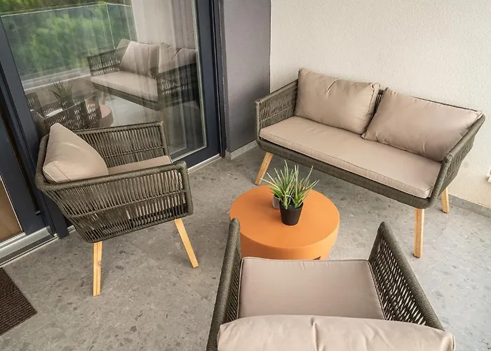 California By Belmont Realty * זאדאר