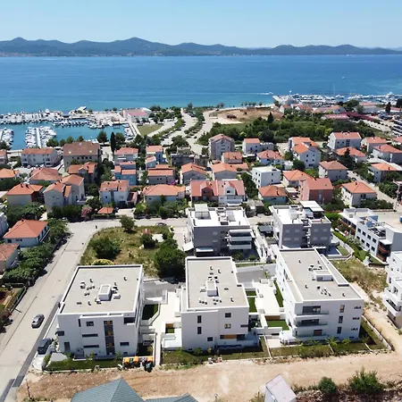 California By Belmont Realty Apartment