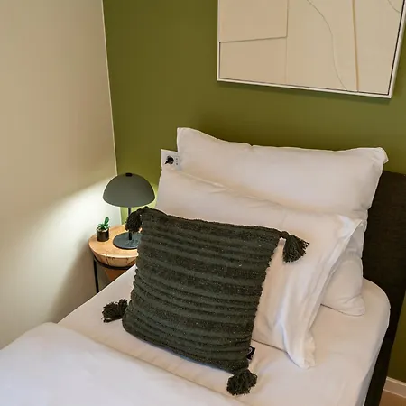 California By Belmont Realty Apartament