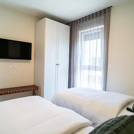 California By Belmont Realty Zadar