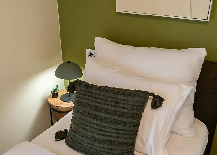 California By Belmont Realty Apartman