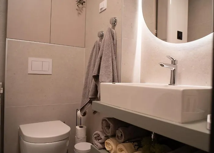 California By Belmont Realty Apartman *